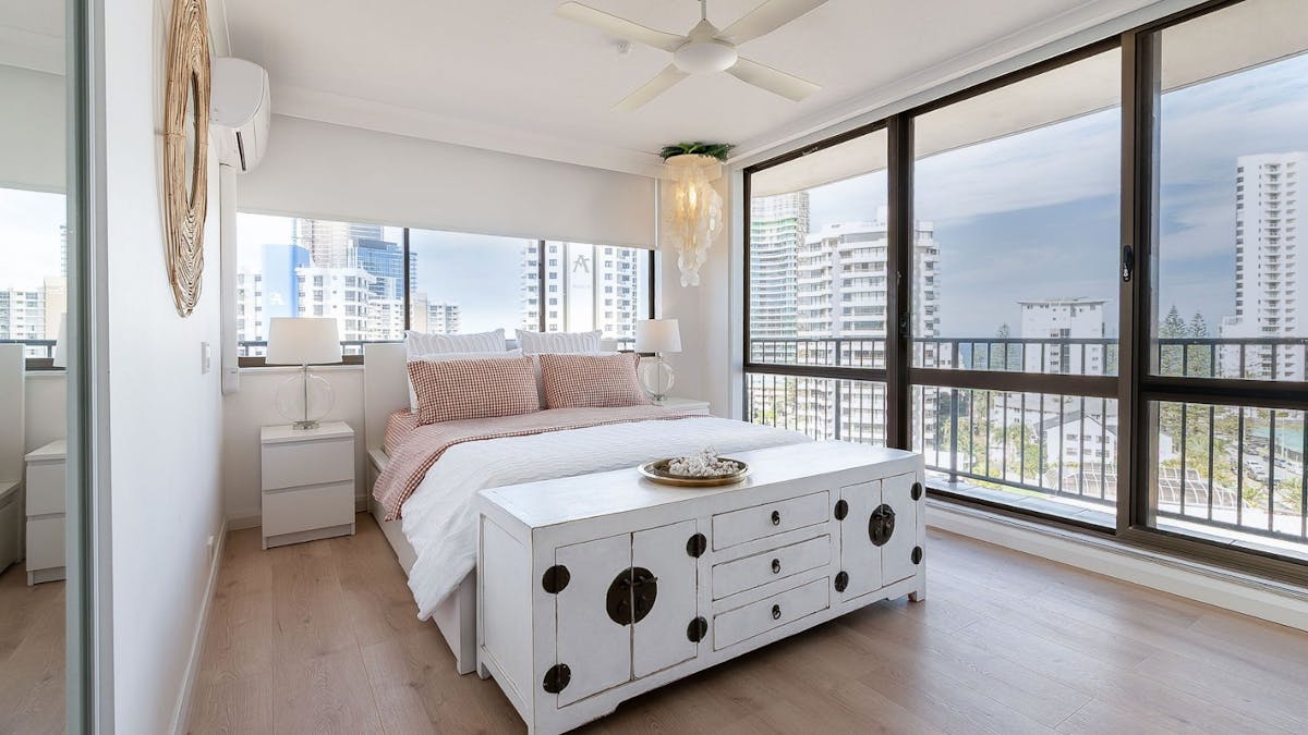Two bedroom unit in Surfers Paradise - Master bedroom