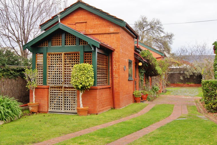 Adelaide Heritage Cottages Paprika Spa Cottage