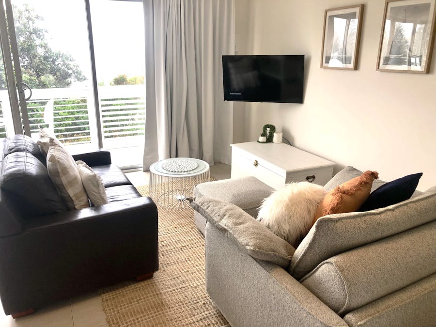 Lounge-Smart TV-Sea view