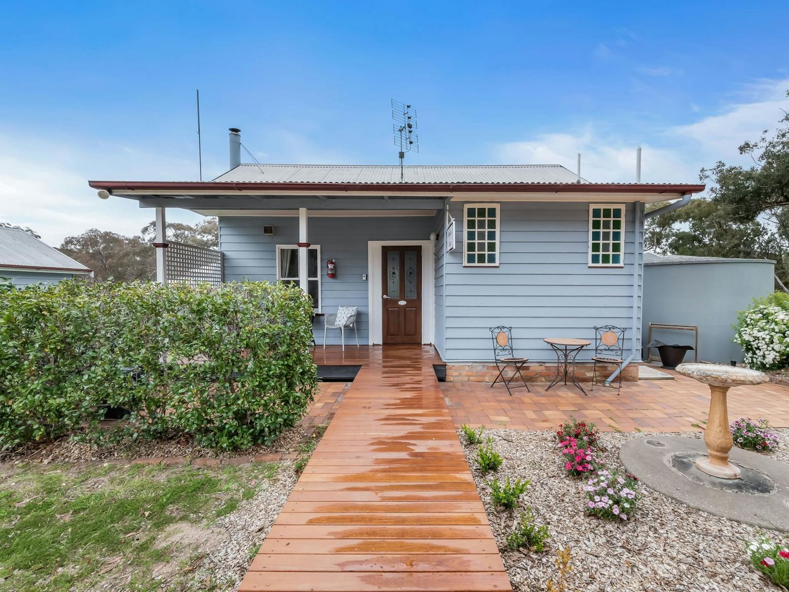 Camelia Cottage external - verandah and walkway to front door, outdoor seating area Camelia Cottage external - verandah and walkway to front door, outdoor seating area
