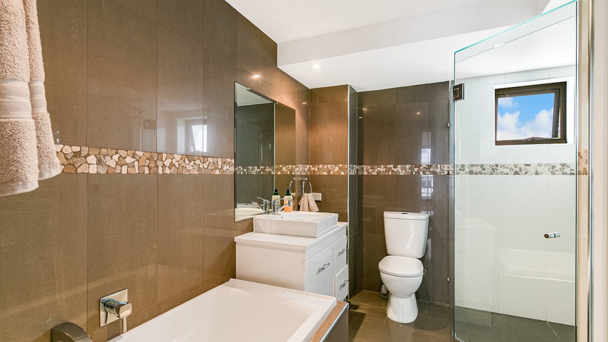 bathroom bathroom