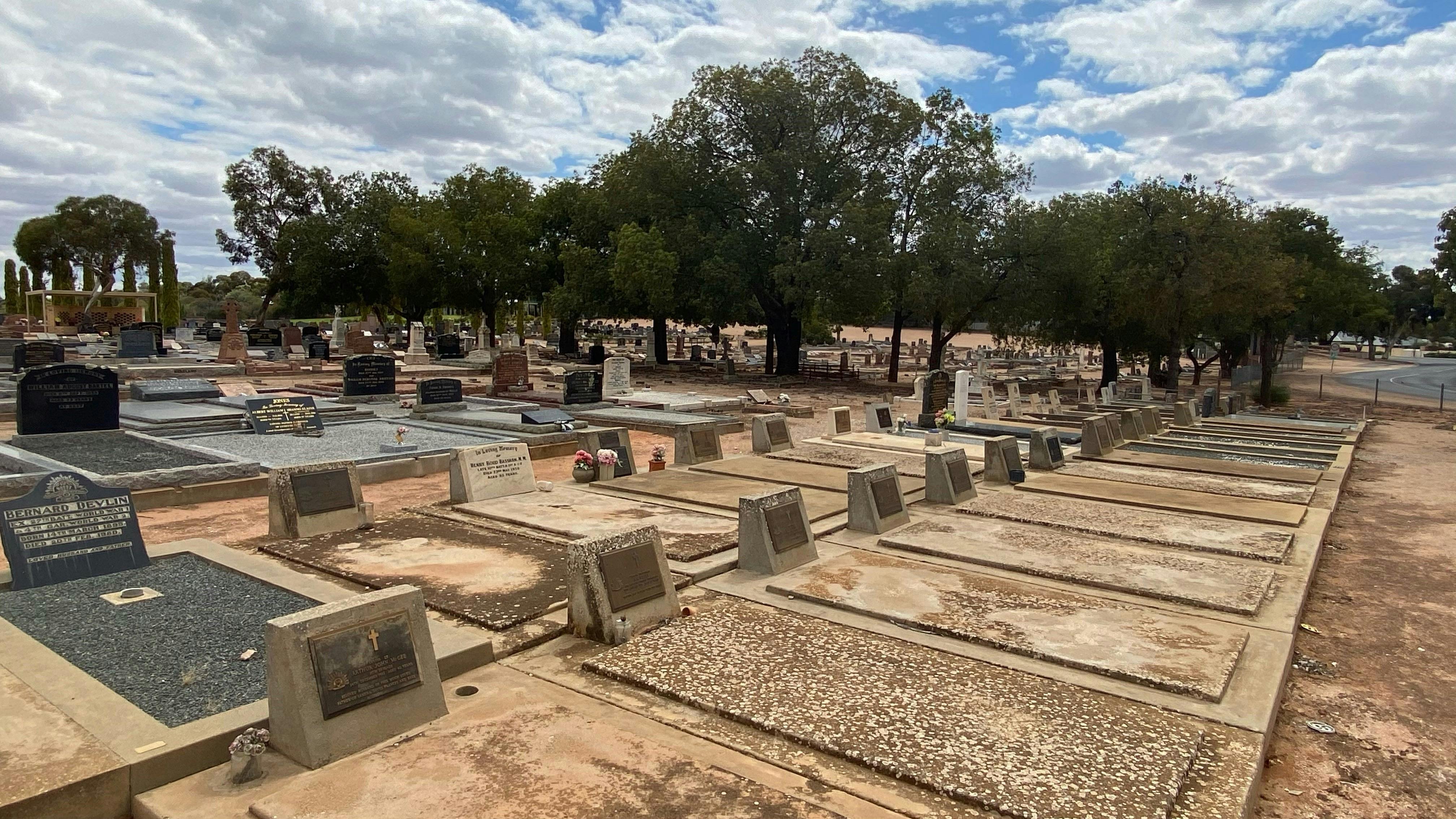 Waik Cemetery War graves