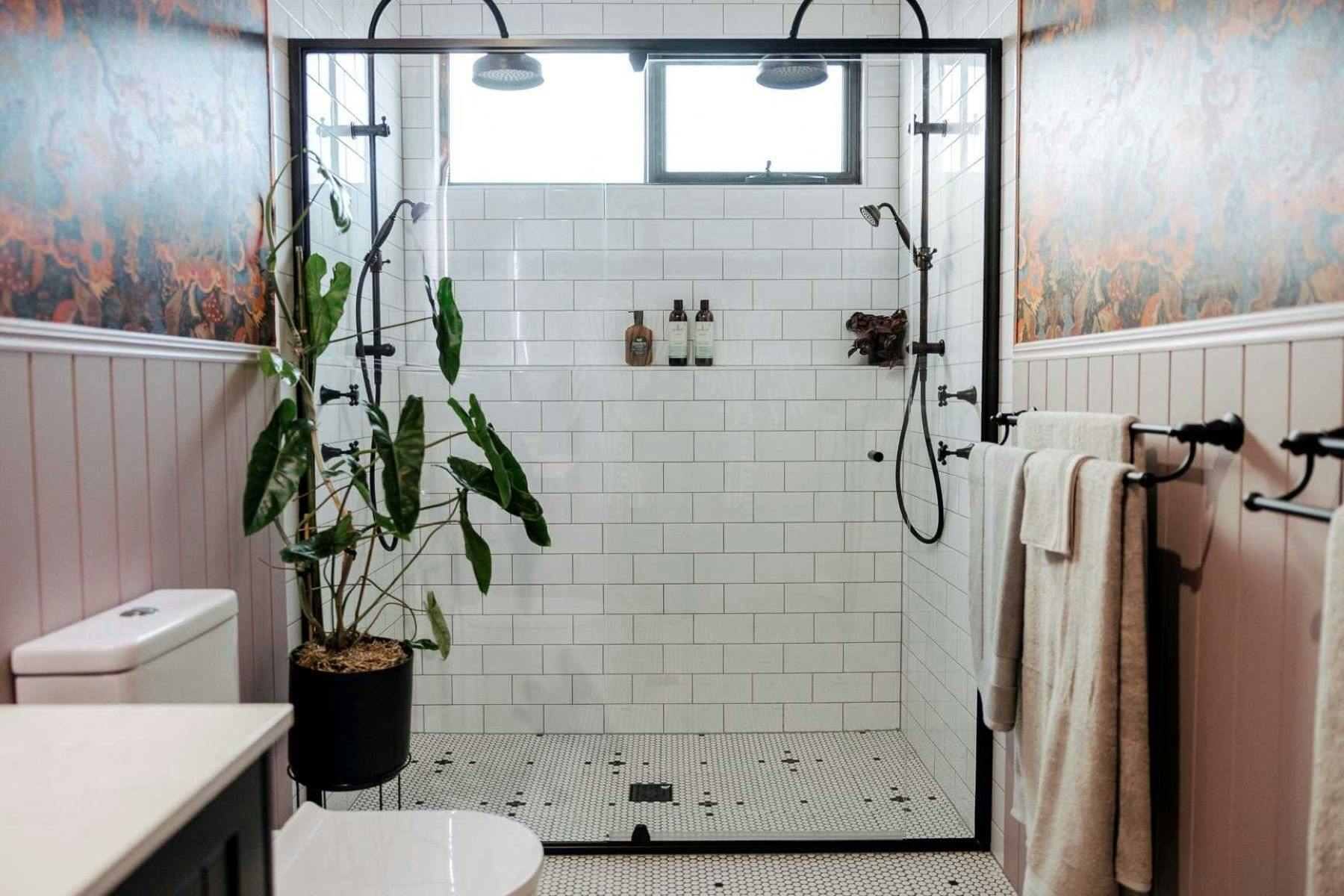 Luxe double shower