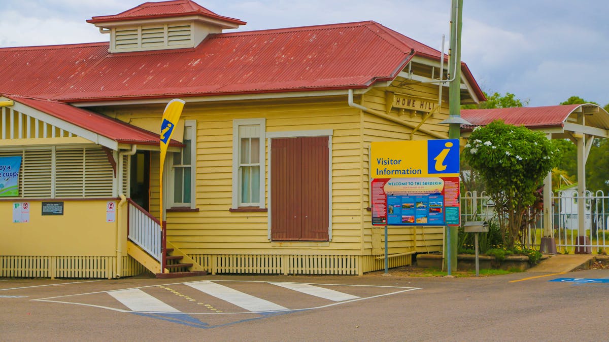 Burdekin Gateway Visitor Information Centre - Front of building