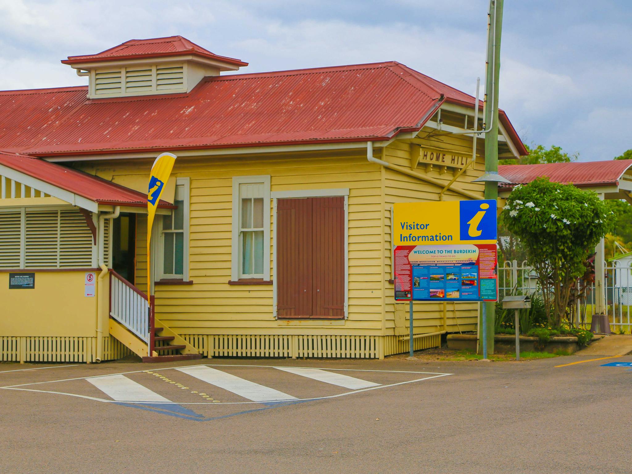 Burdekin Gateway Visitor Information Centre - Front of building Burdekin Gateway Visitor Information Centre - Front of building