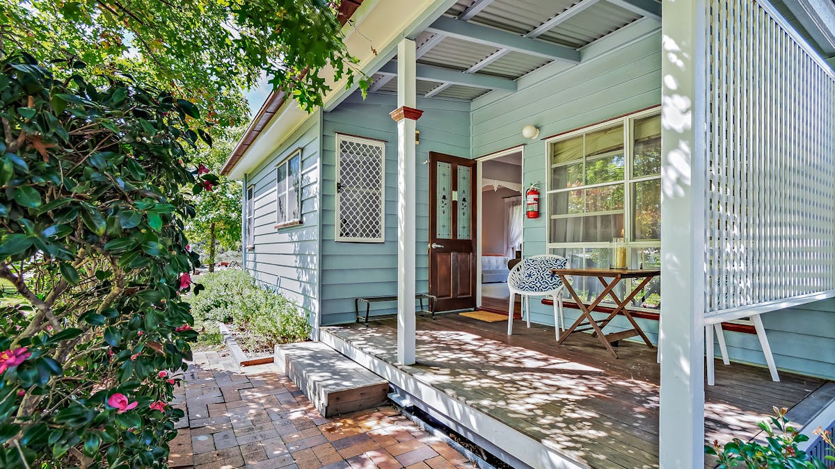 Forget Me Not Cottage external, private deck overlooking garden