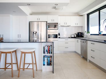 2 bedroom unit in Mermaid Beach - kitchen 2 bedroom unit in Mermaid Beach - kitchen