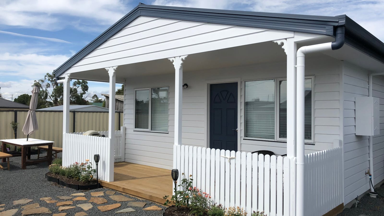 'Travellers Rest' Cressy Tas is a seperate fully contained 1 bedroom cottage.