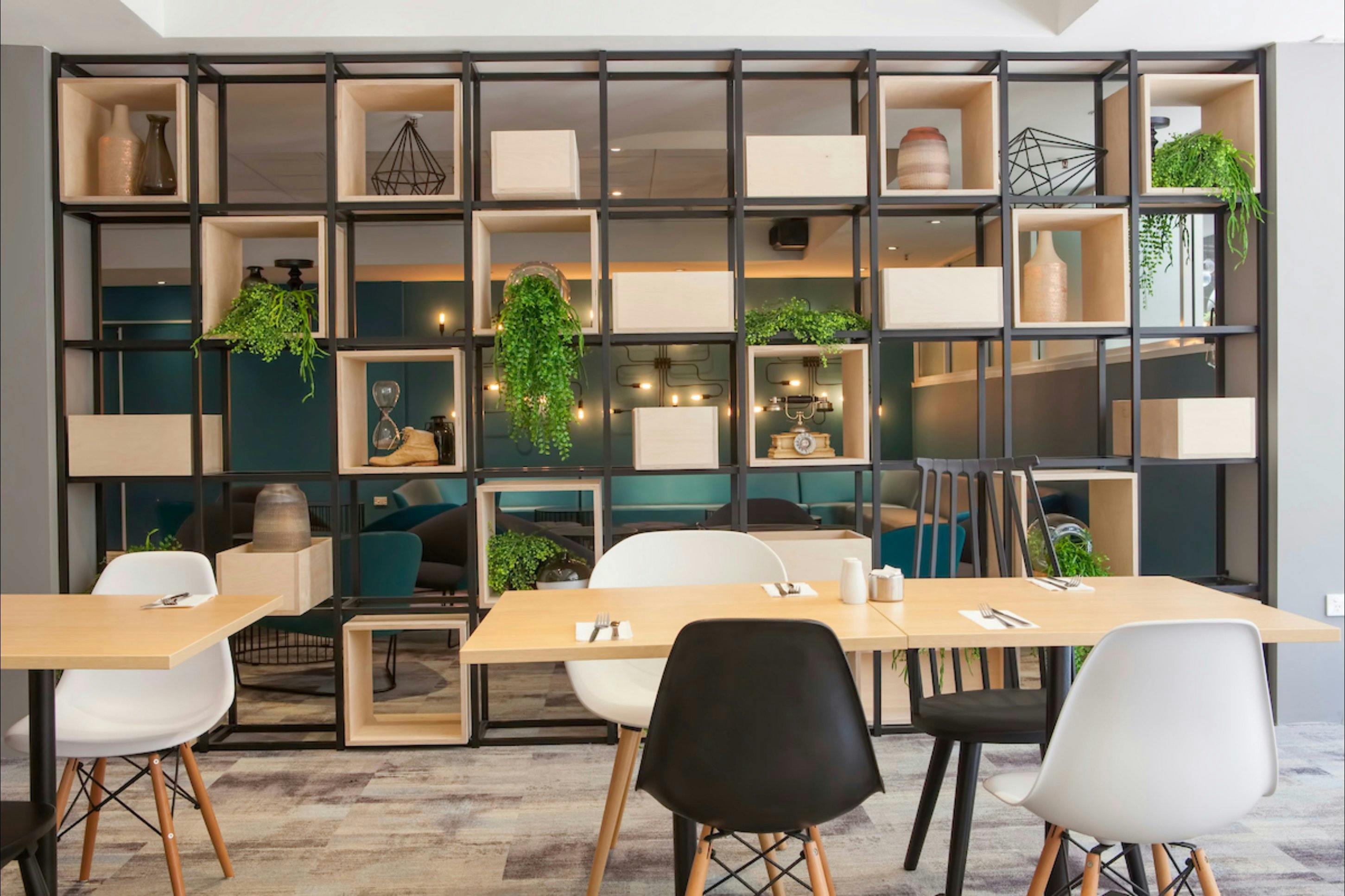 Gumtree Restaurant open daily for breakfast & dinner