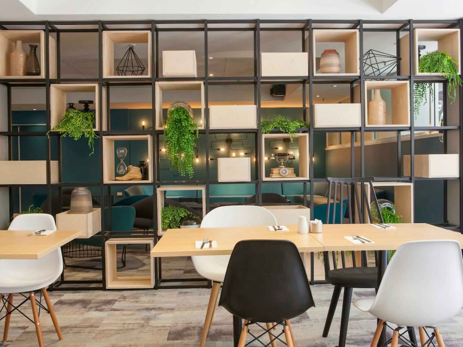Gumtree Restaurant open daily for breakfast & dinner