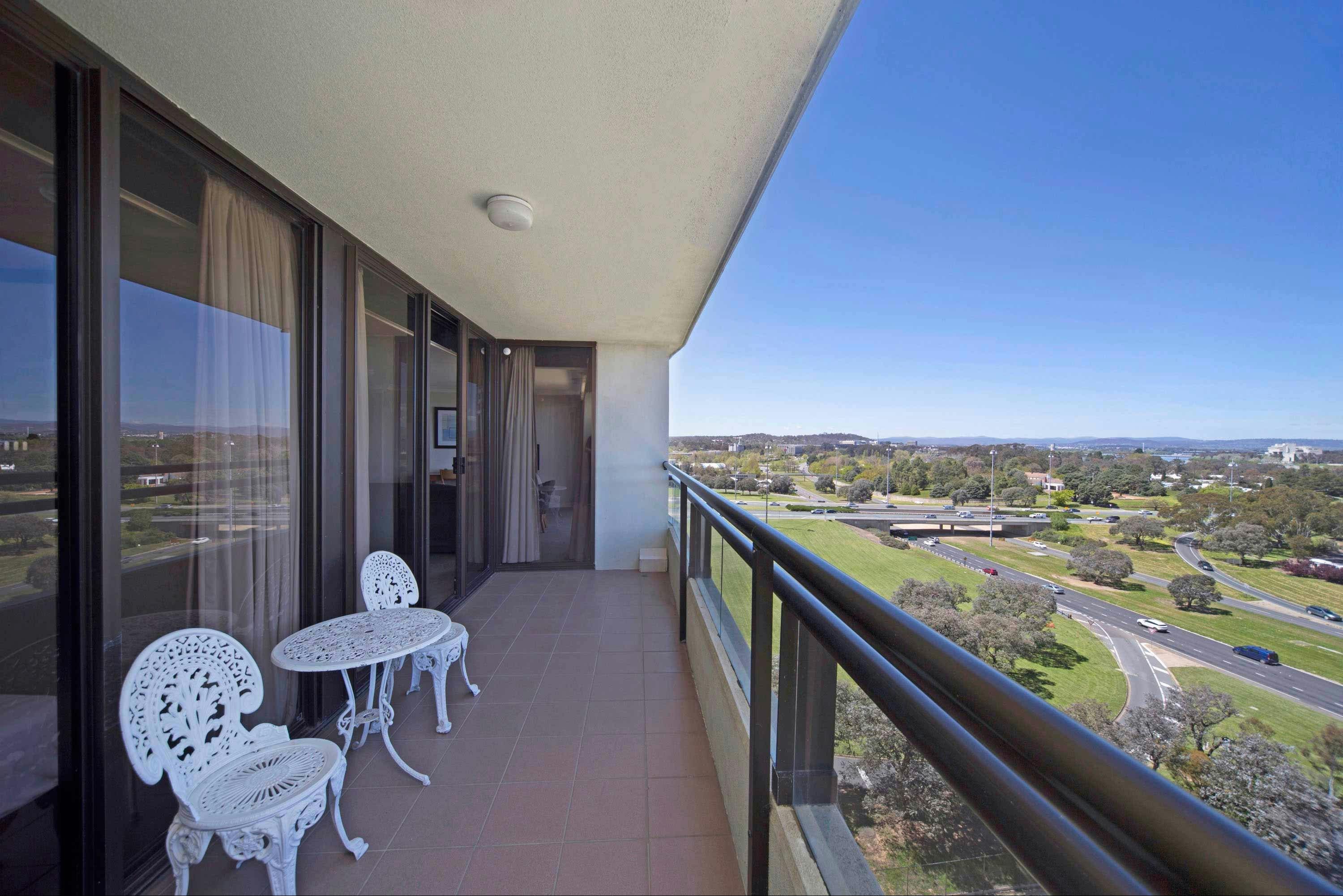 2 Bedroom Apartment Lake Side