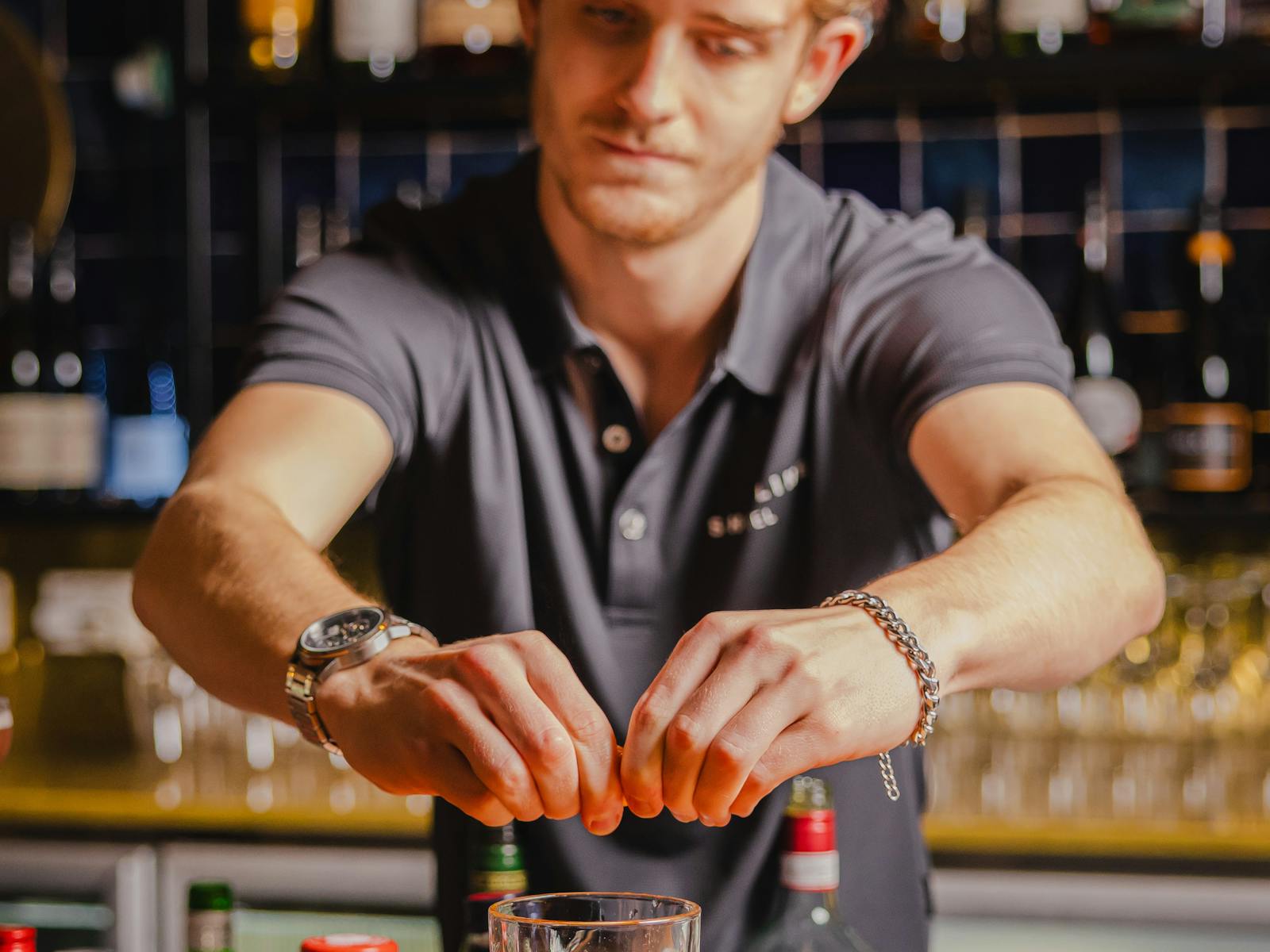 cocktail making the shoreline hotel