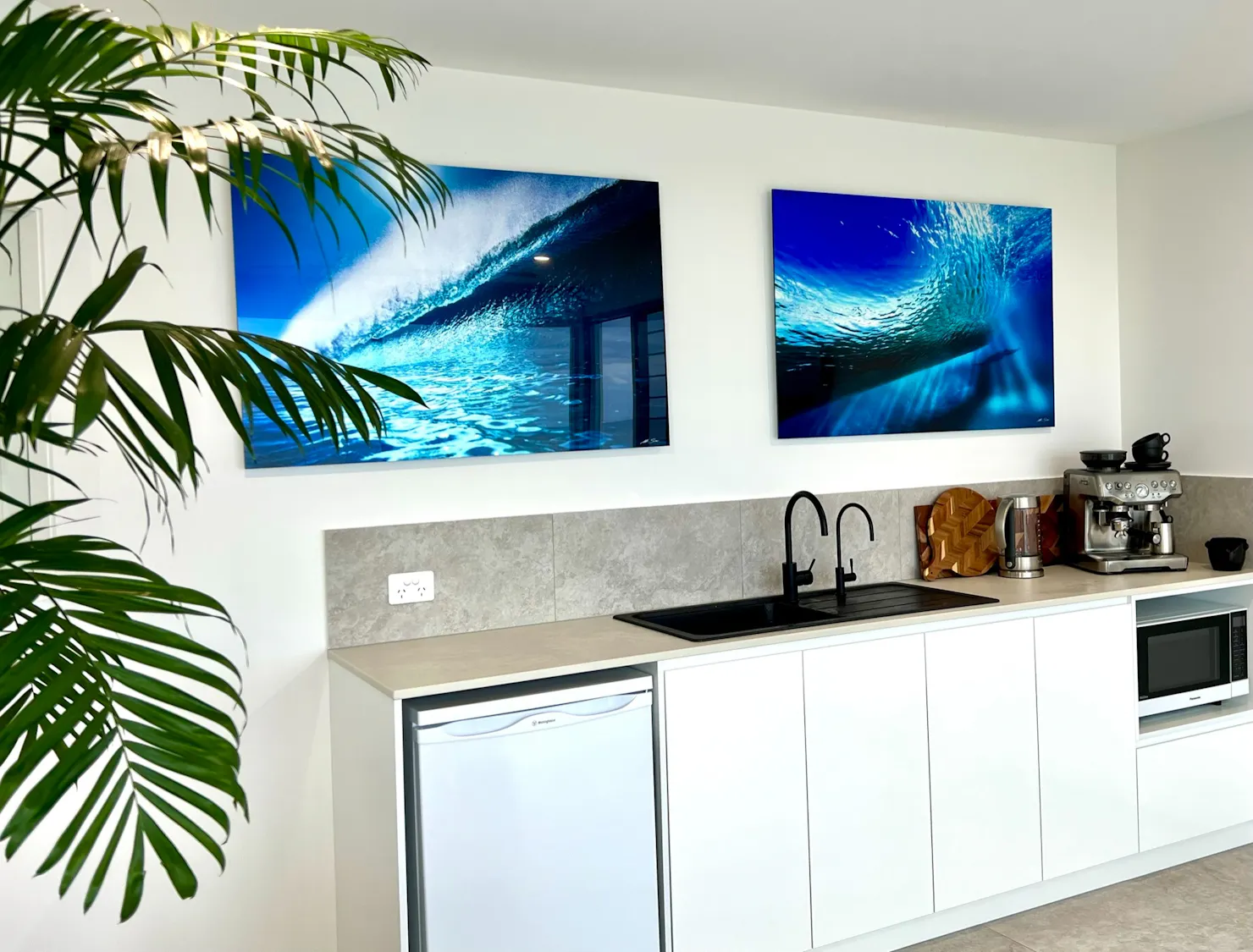 Kitchenette with ocean views Coolum Beach apartment (1)