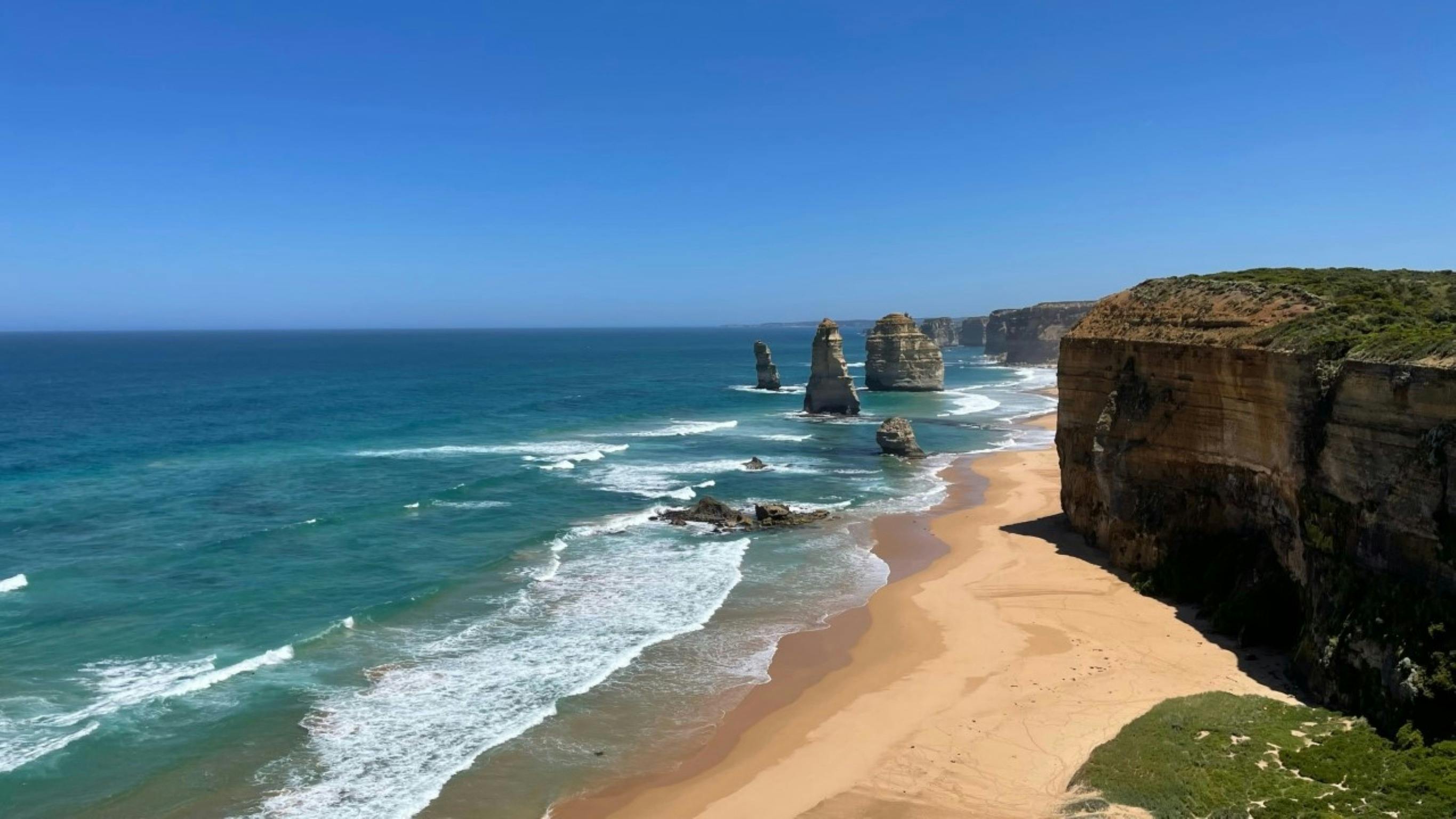 Great Ocean Road & 12 Apostles - Daytrips with Altitude