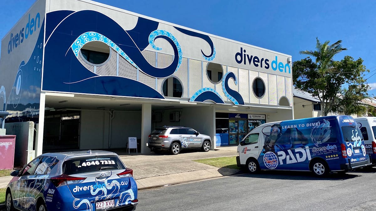 Divers Den training school