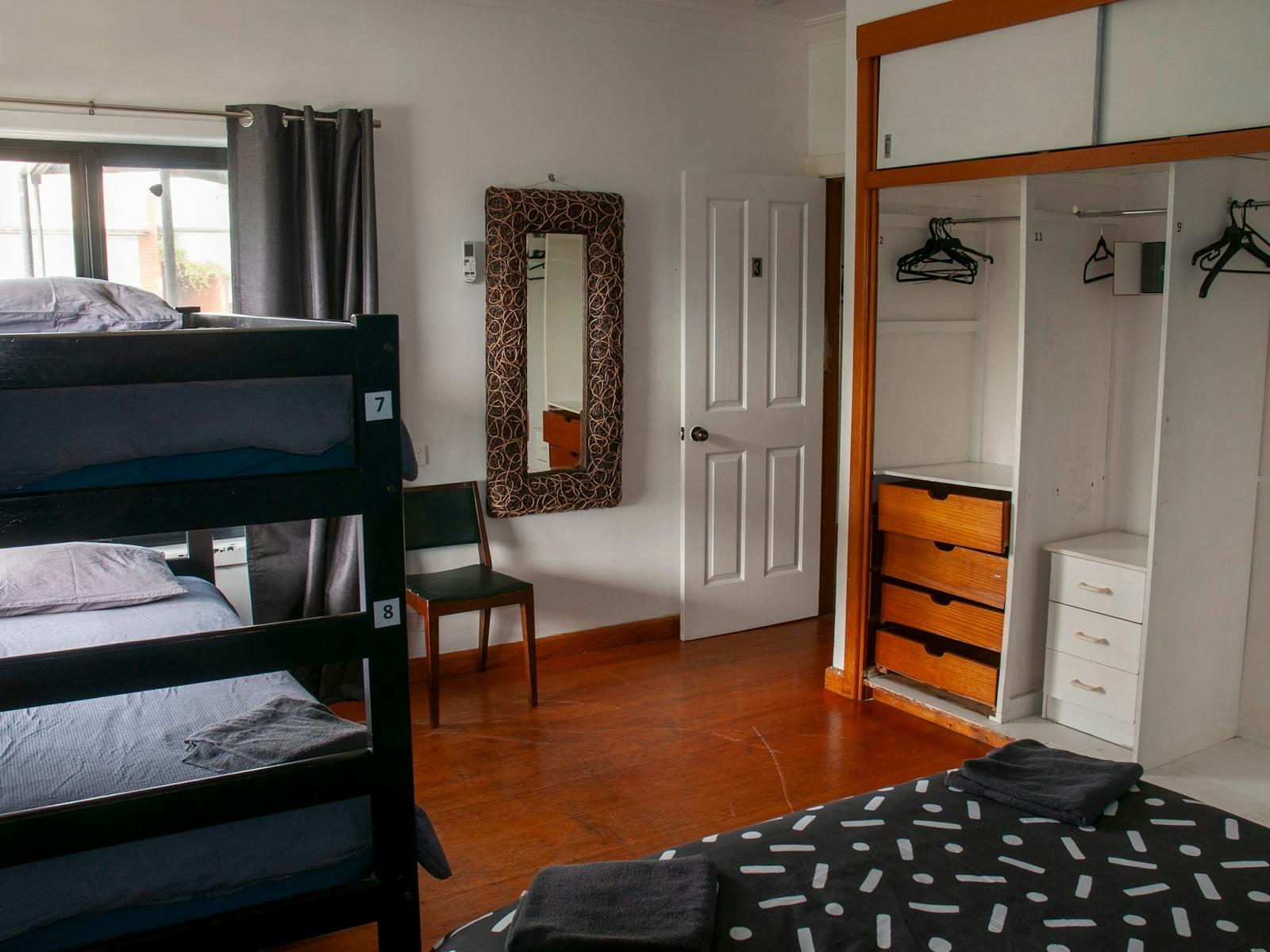 Lots of cupboard space, heating and cooling, view over nature