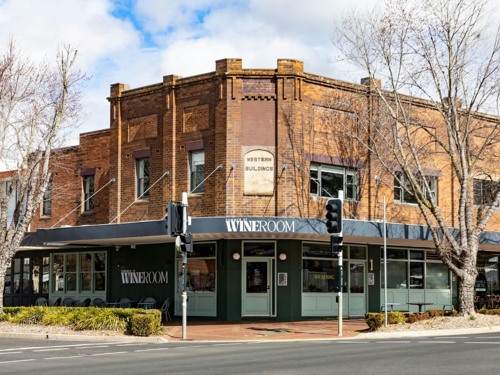 Wine Room, Summer St, Road View