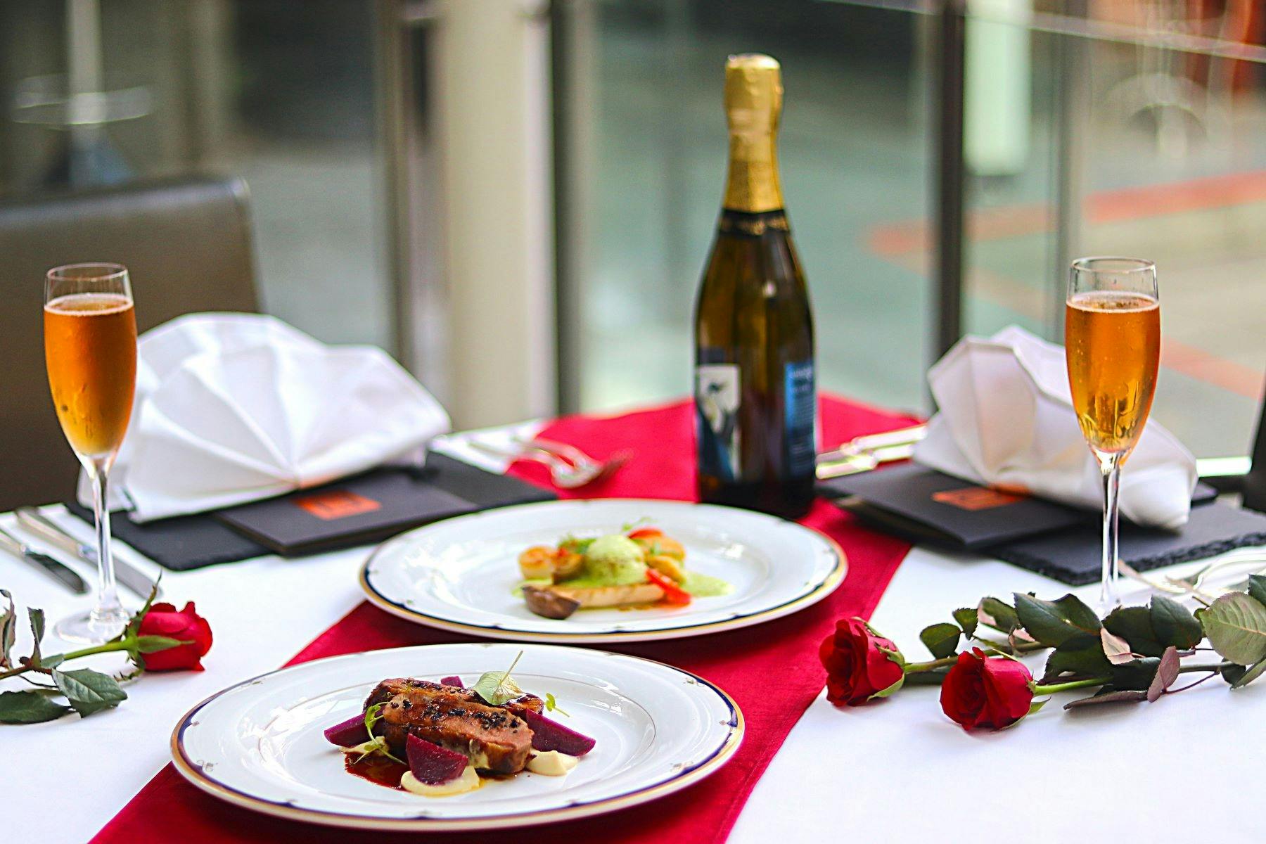 Riva Bar and Grill table scape