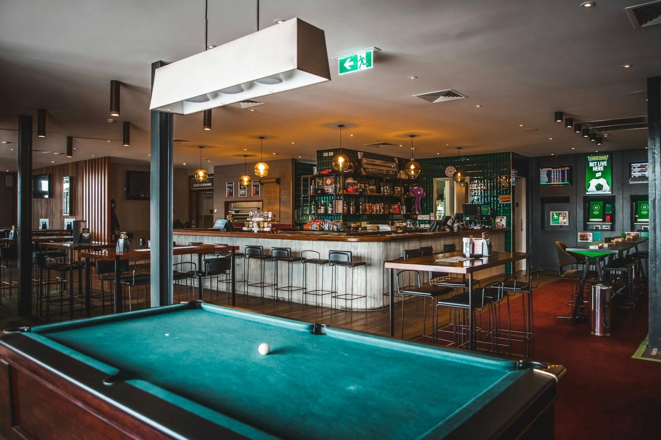 the sports bar shoreline hotel