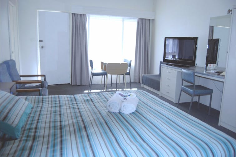 TWO ROOM FAMILY SUITE 07