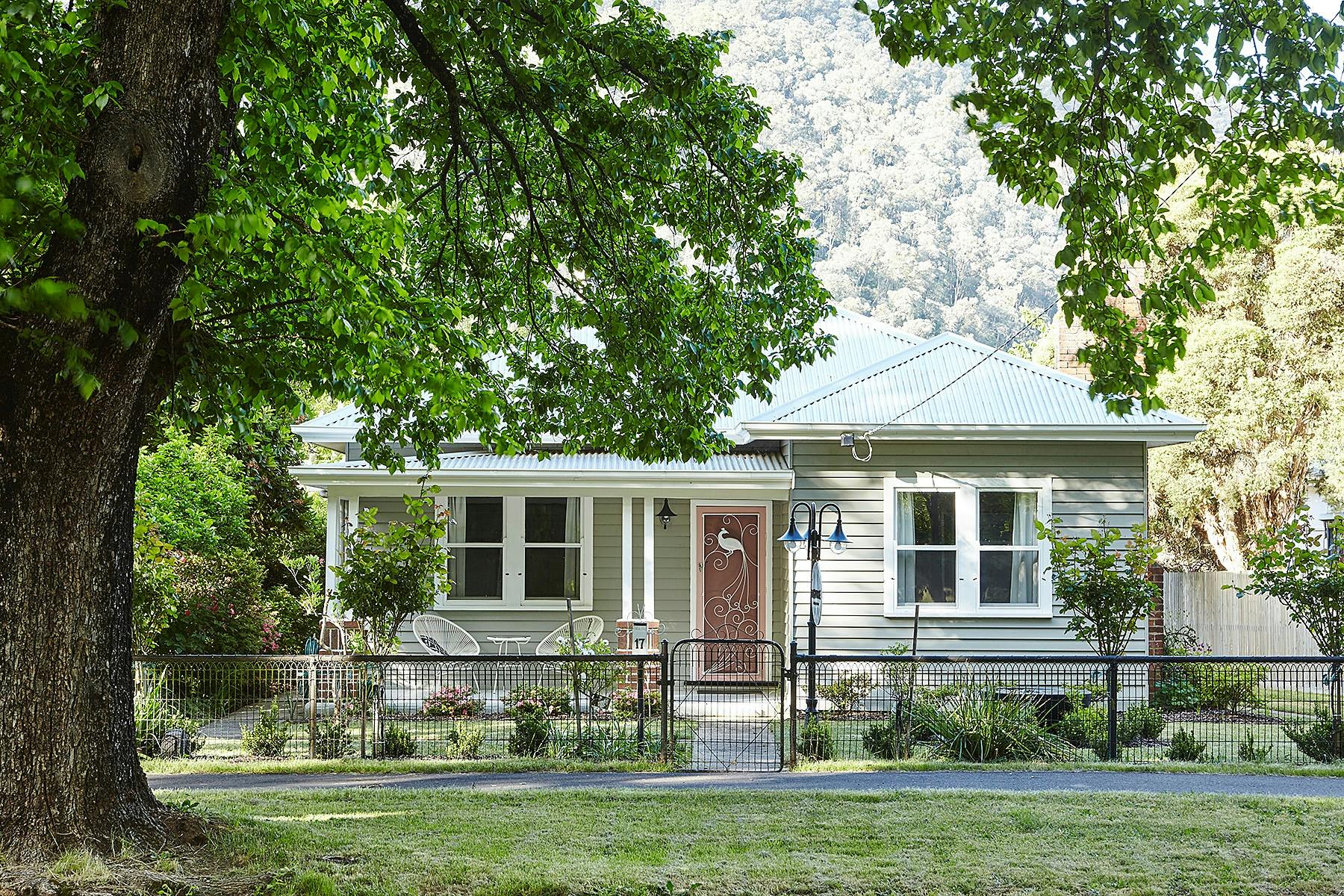 Accommodation bright bespoke holiday house delany avenue bright victoria