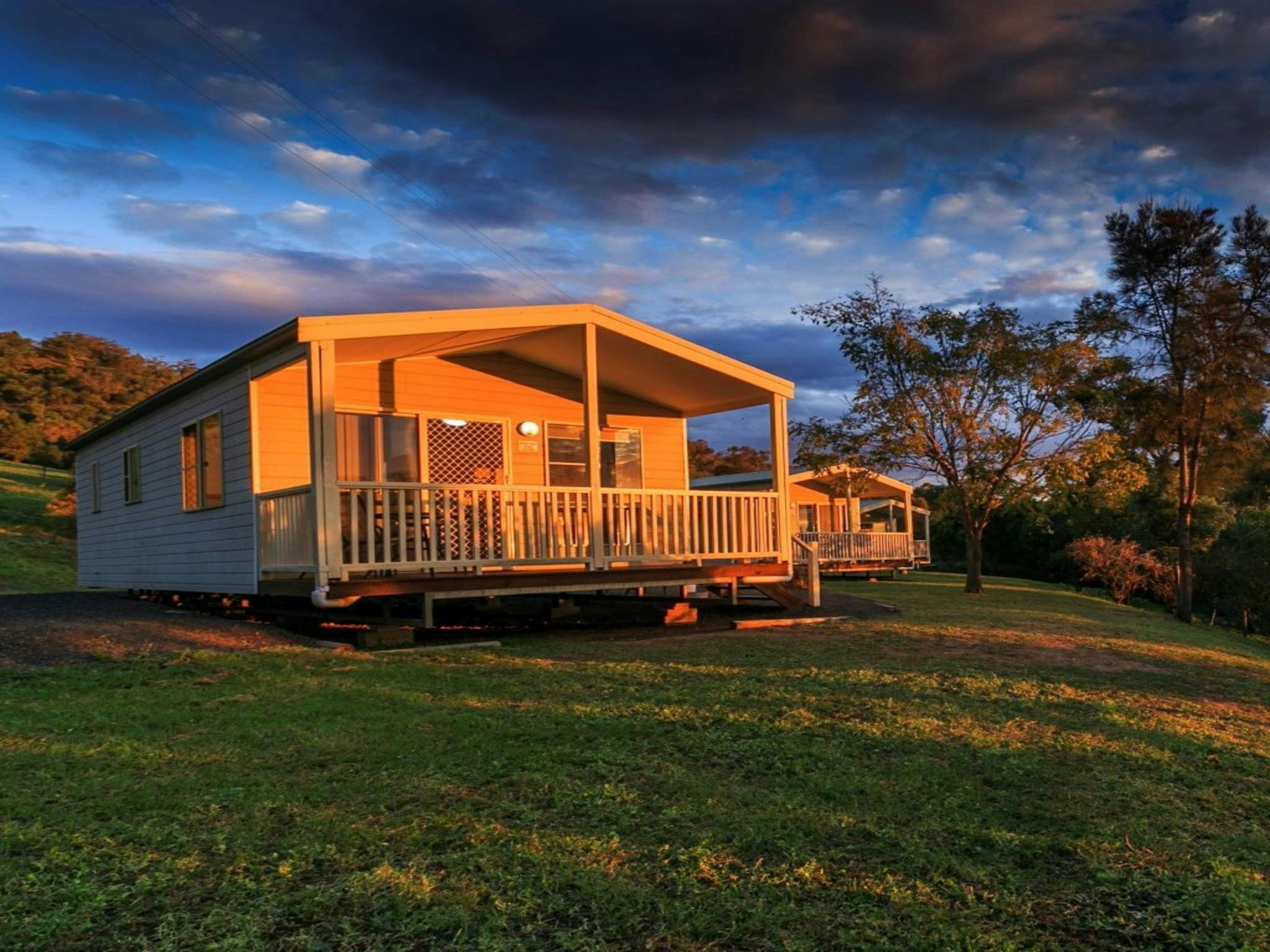 Reflections Holiday Parks Lake Glenbawn Cabin
