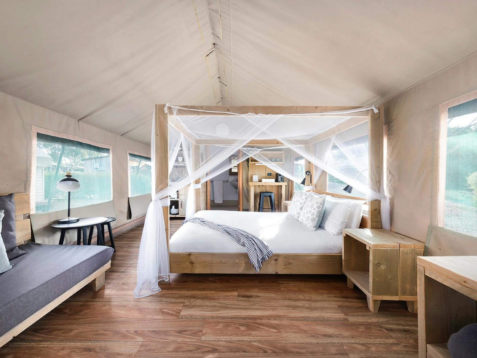 One bedroom Safari - bedroom