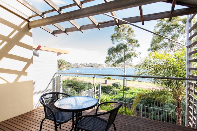 WATERFRONT WATERVIEW 1 BEDROOM APARTMENT