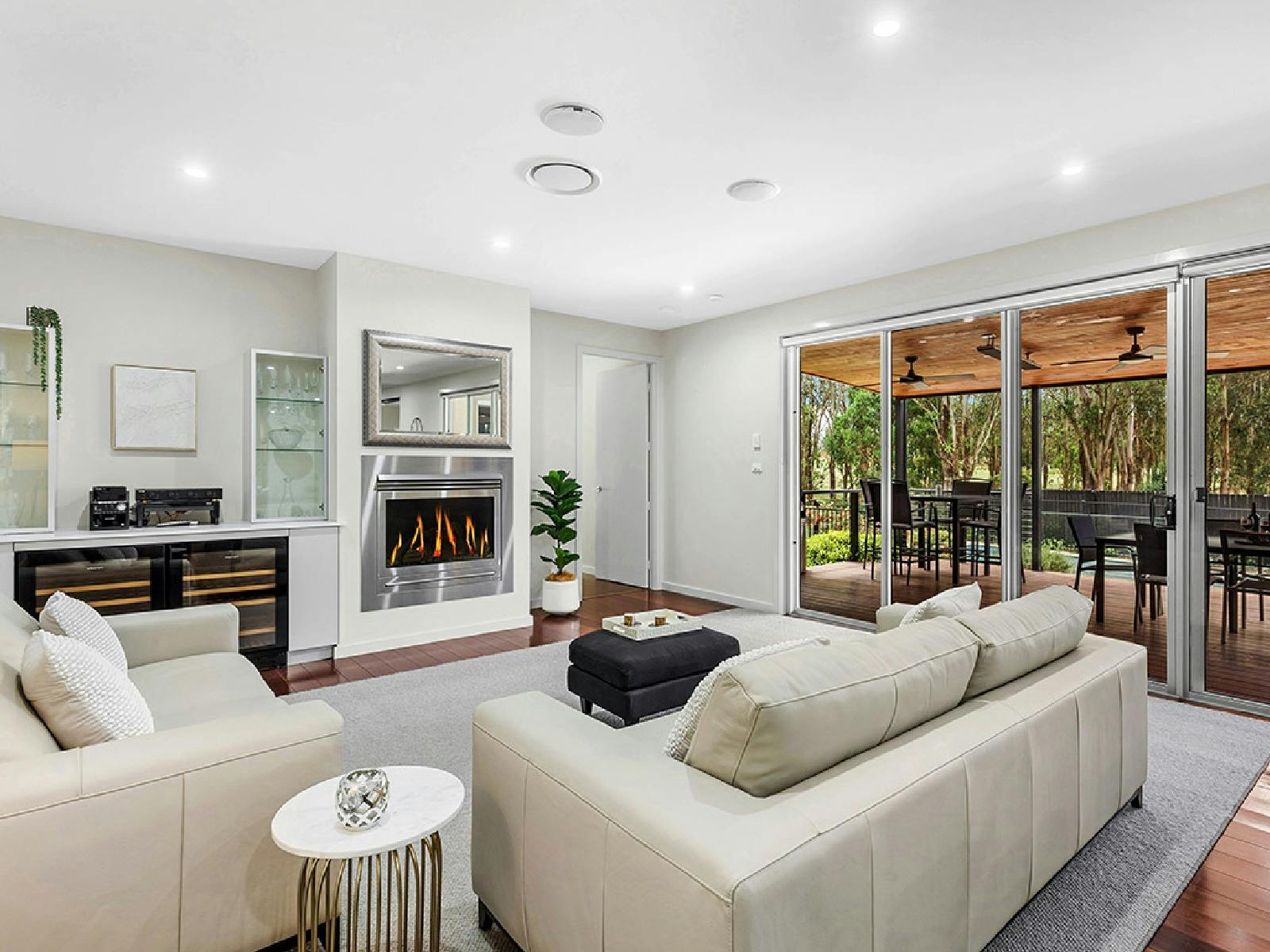 暖炉のあるクラブハウス ポコルビンのラウンジルーム