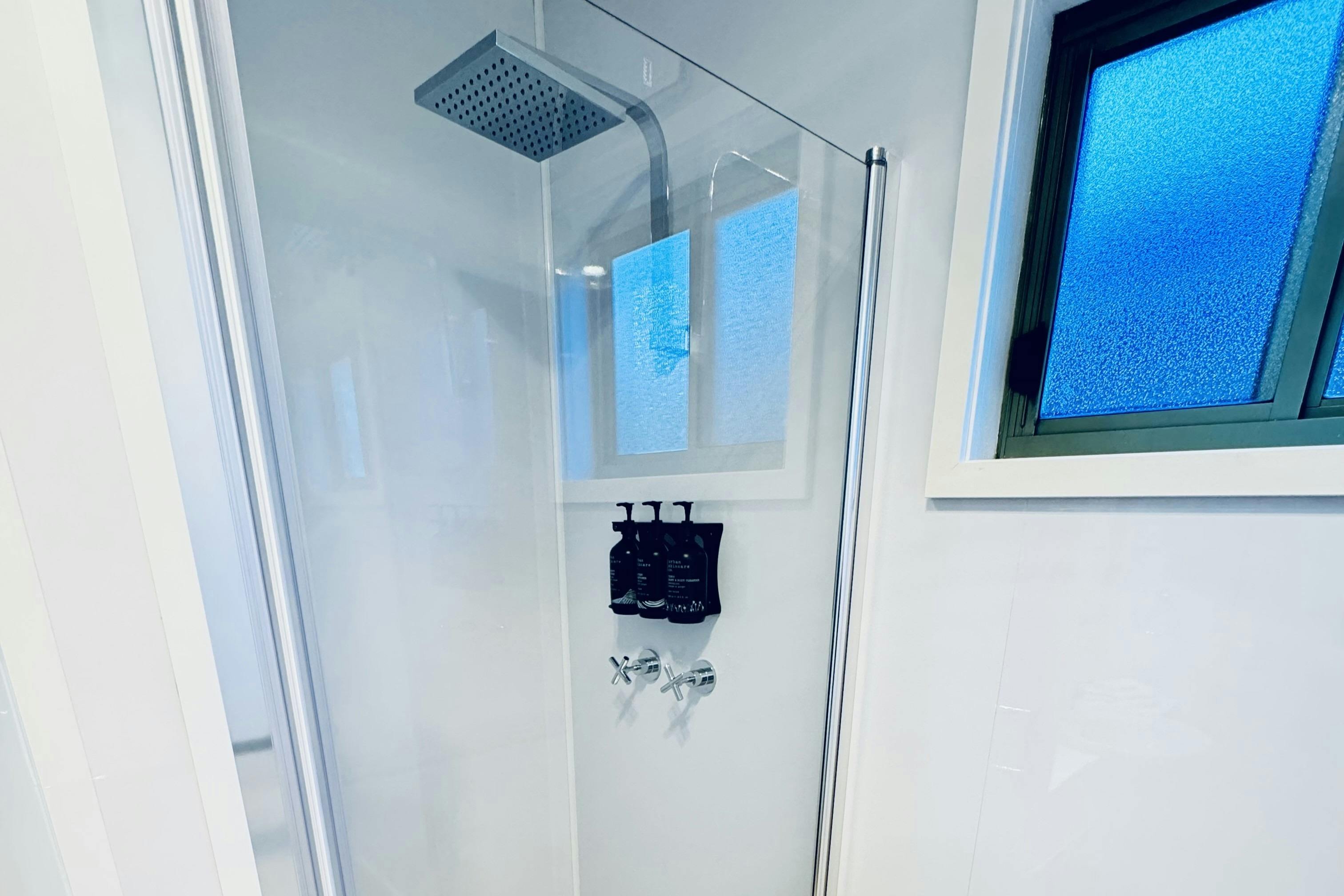 Deluxe Two Bedroom Villa | Tasman Holiday Parks - Bright