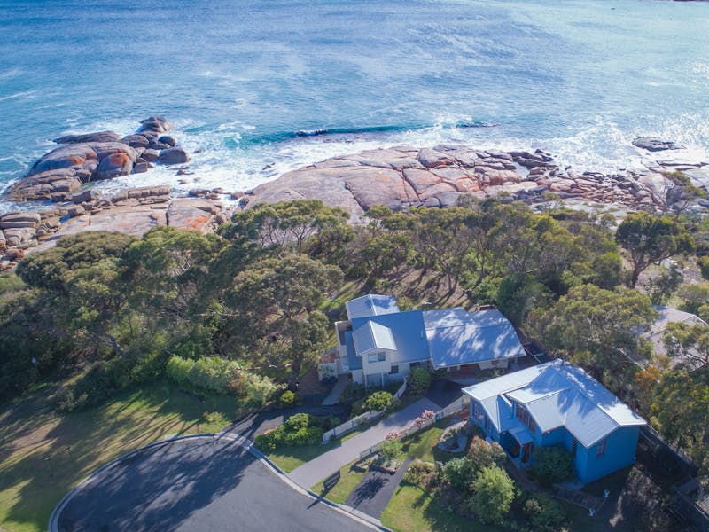 Luxury self-contained waterfront accommodation  Bicheno Tasmania Australia