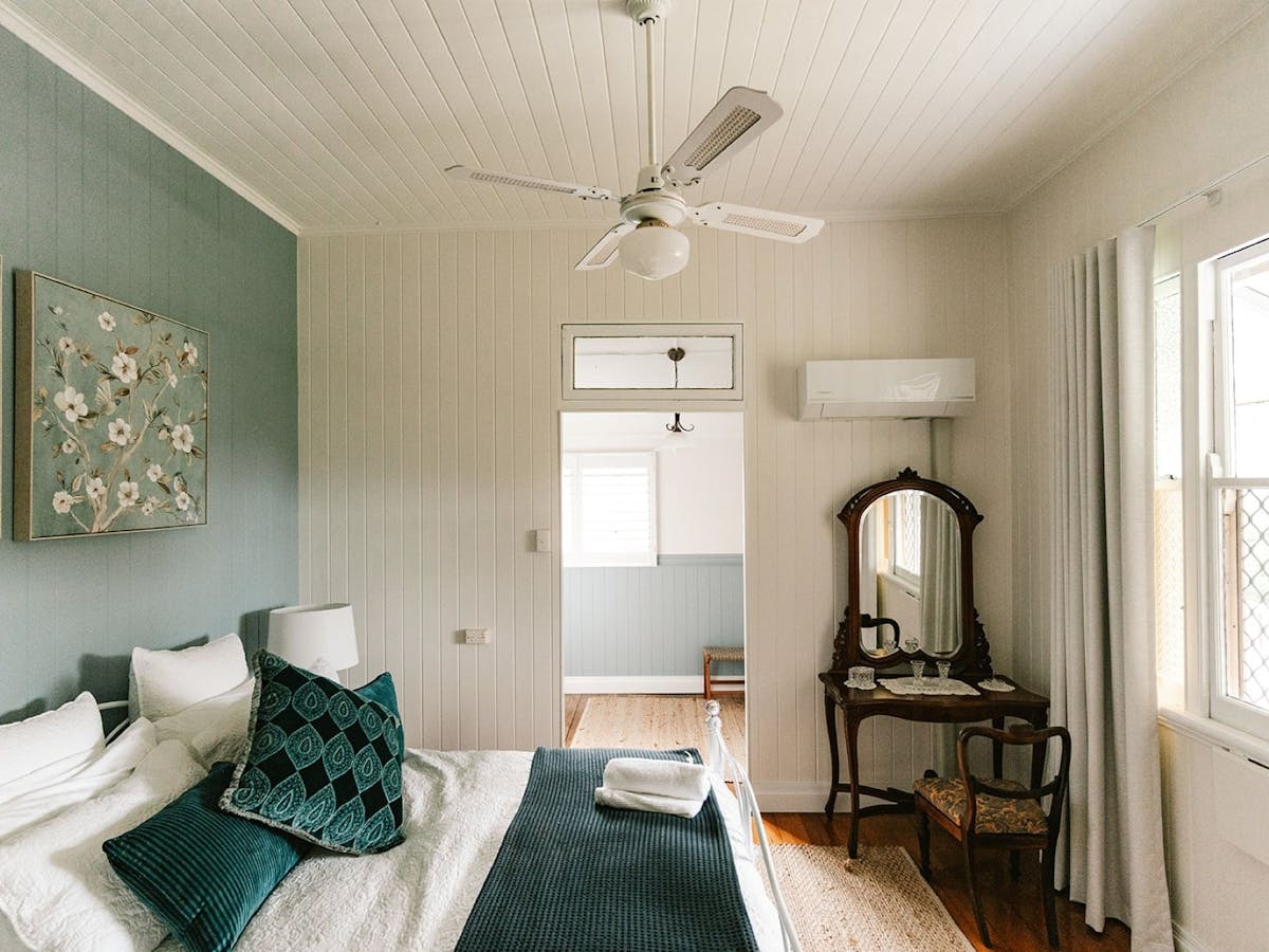Bedroom No1 (Queen Bed)