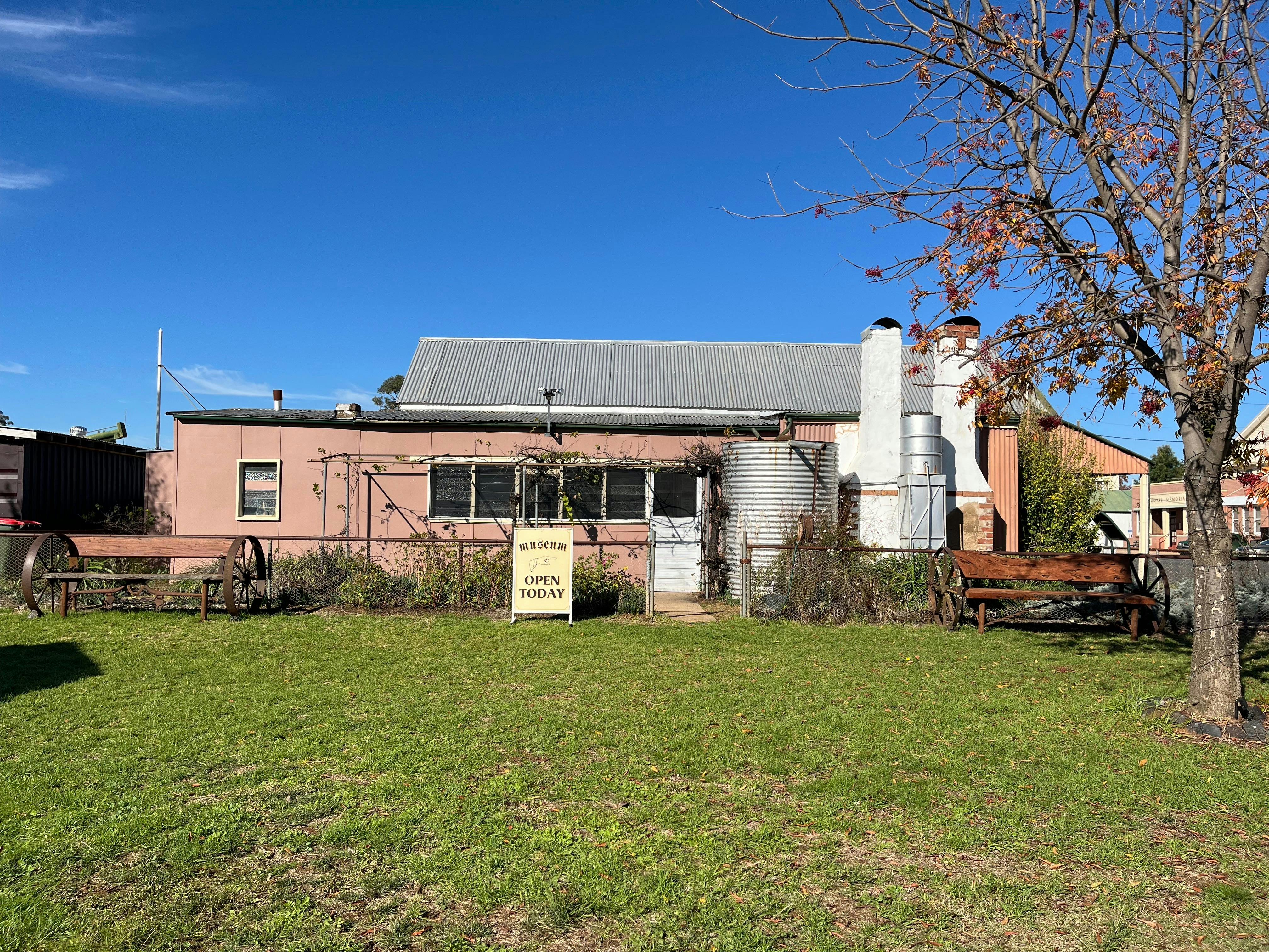 約瓦爾歷史與家庭博物館和奧哈洛蘭小屋