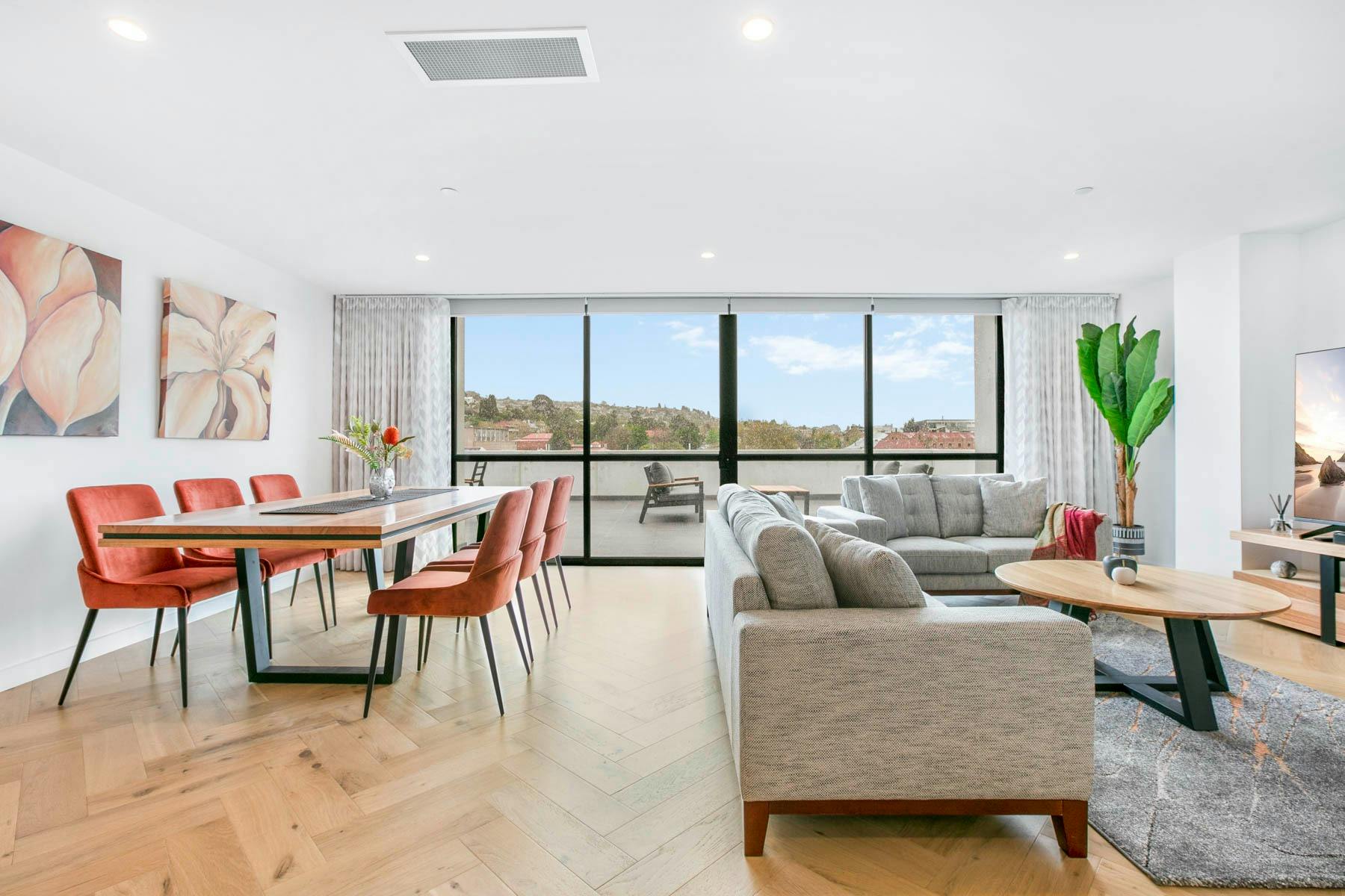Dining/Lounge