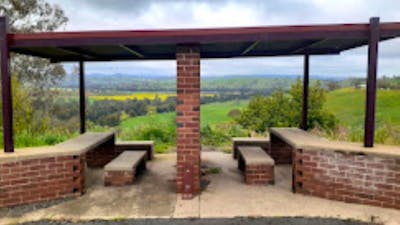 Shelter and seating at Jugiong Lookout