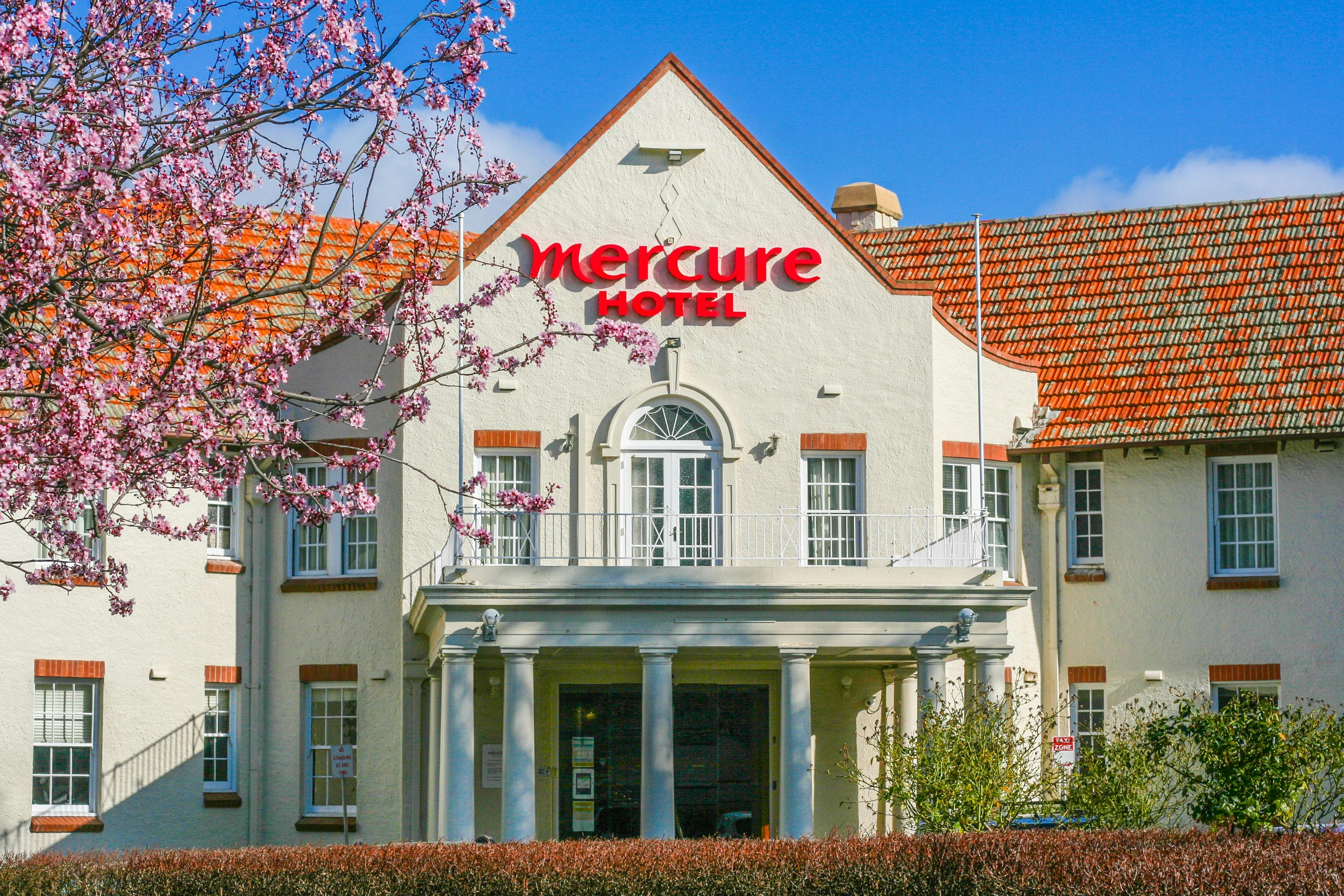 Mercure Canberra - Front