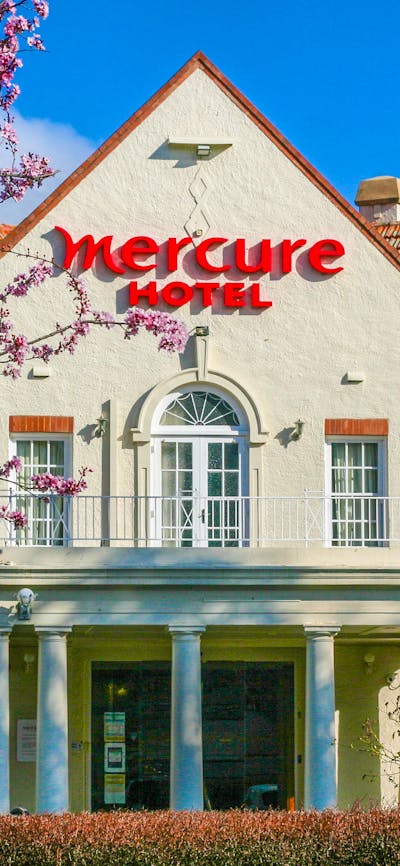 Mercure Canberra - Front