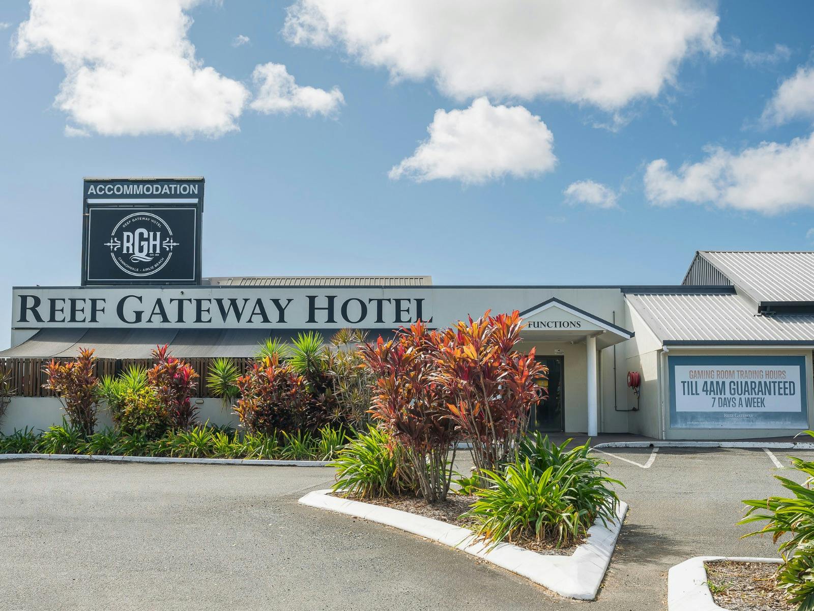 Front entrance to Reef Gateway Hotel with a large parking space Front entrance to Reef Gateway Hotel with a large parking space