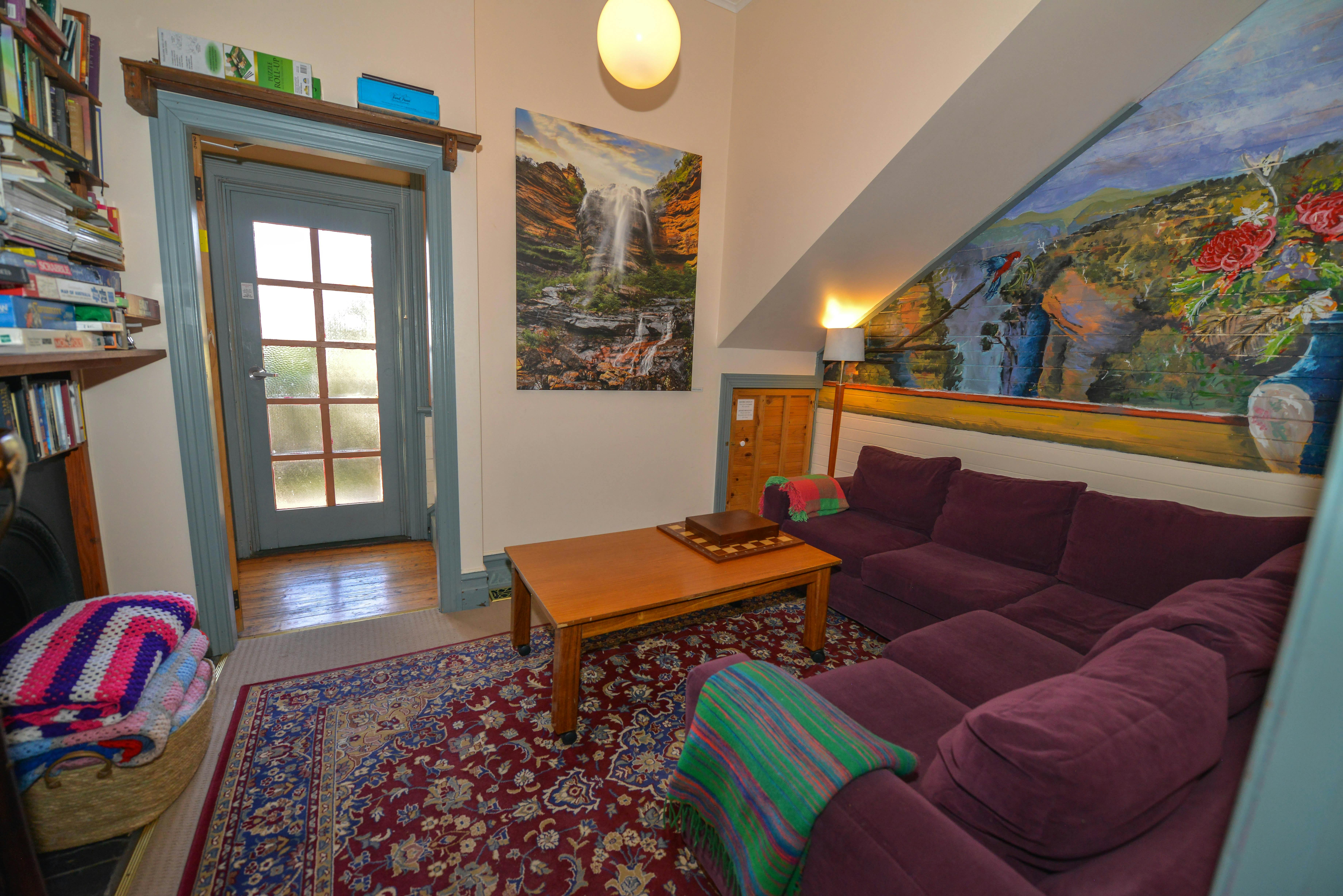 도서관의 소파 커피 테이블