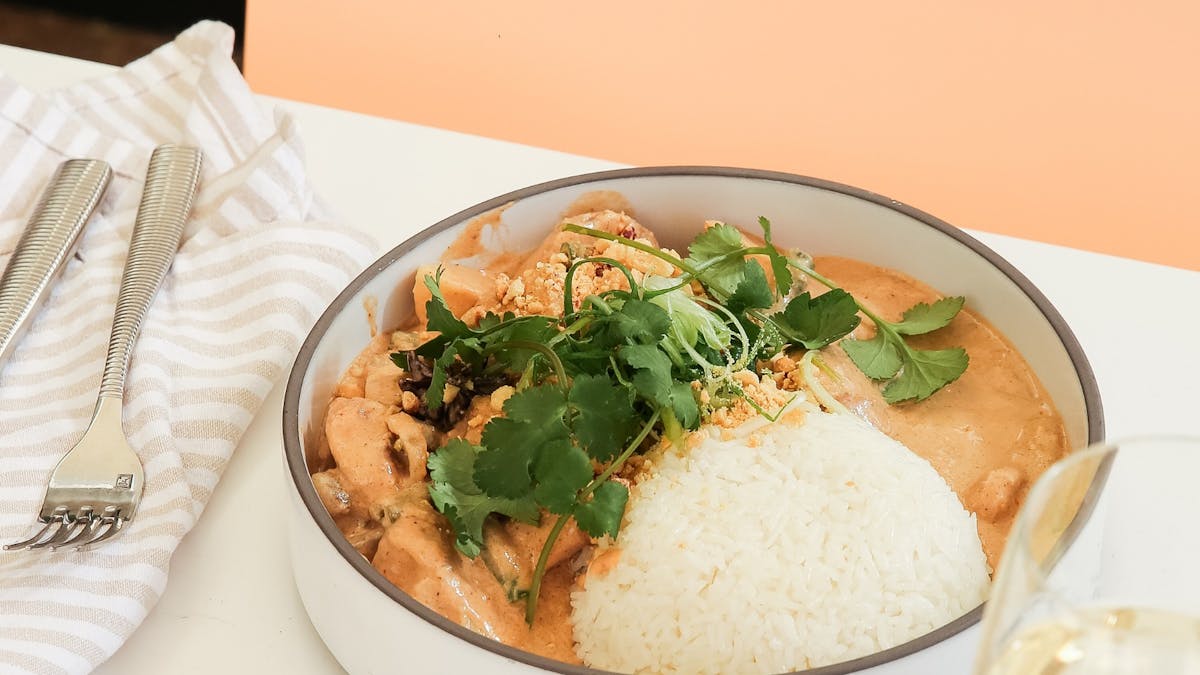 Delve into the harmony of flavourful curries, from our crowd favourite Thai Green.