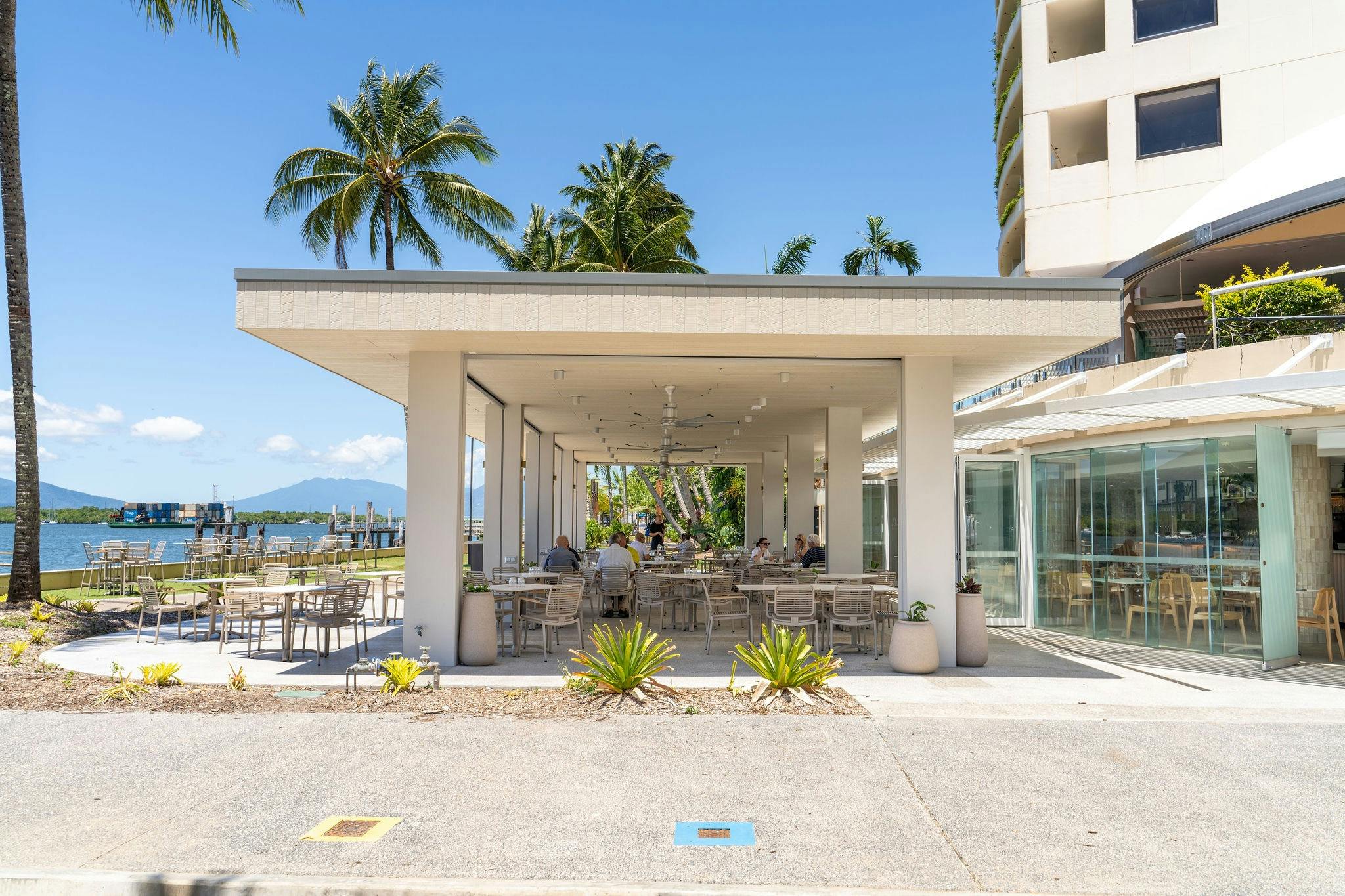 Sails Bar & Restaurant