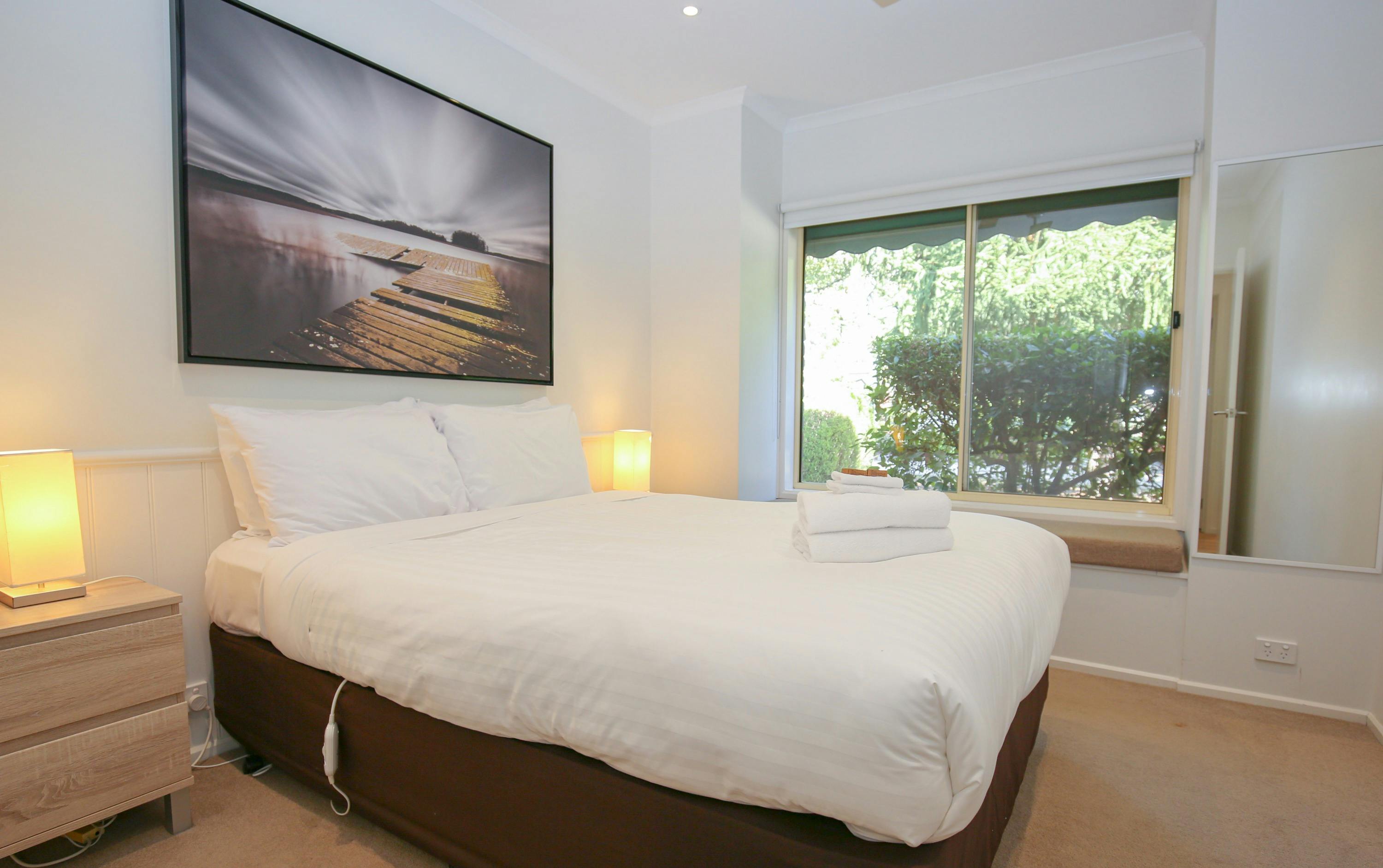Master bedroom queen bed