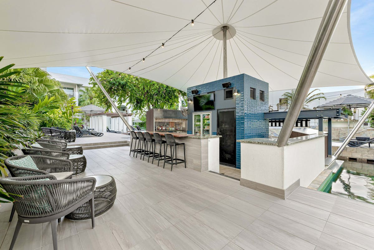 Mantra Portsea - Pool Bar