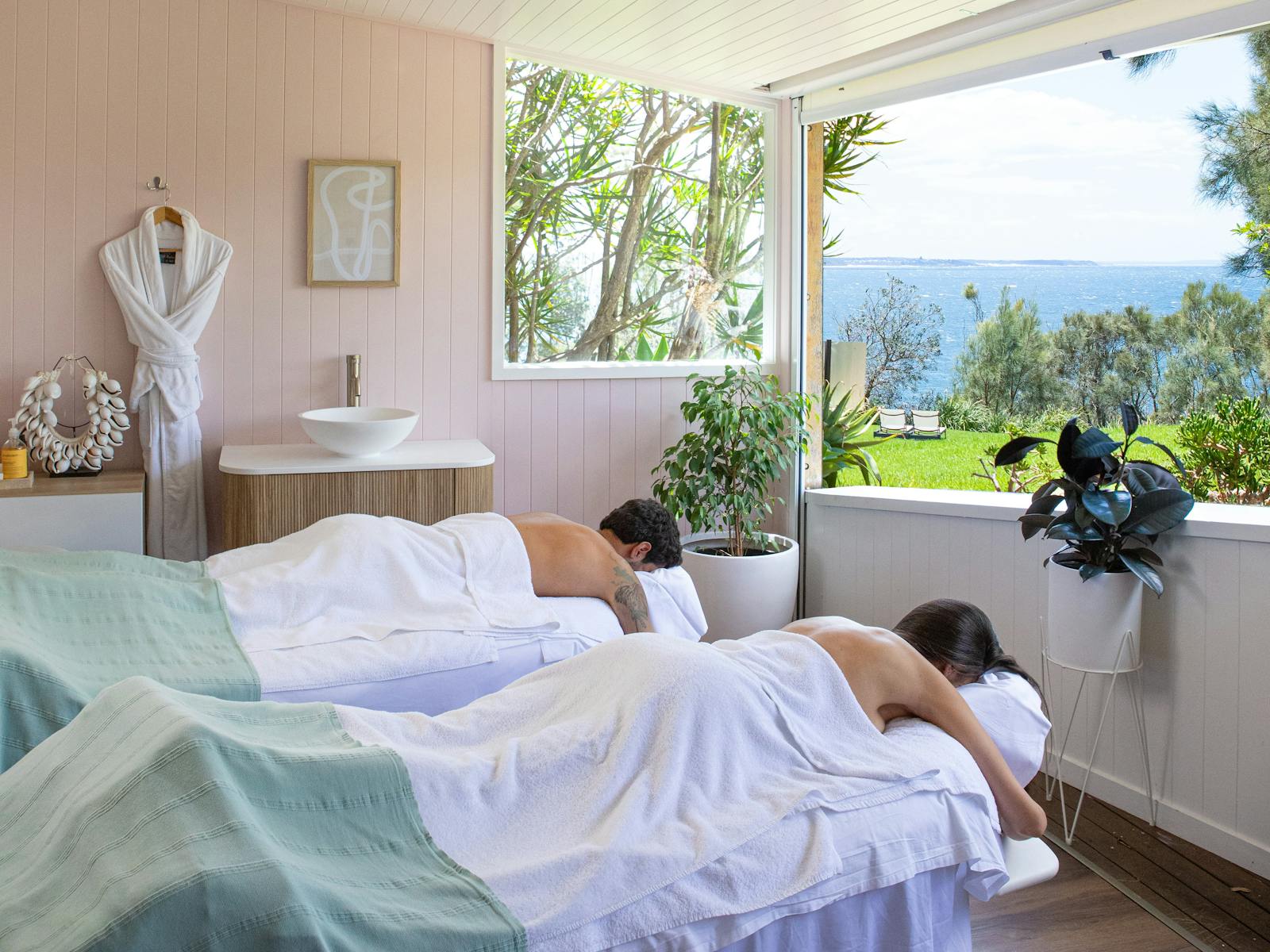 Couples massage at Spa by the Sea