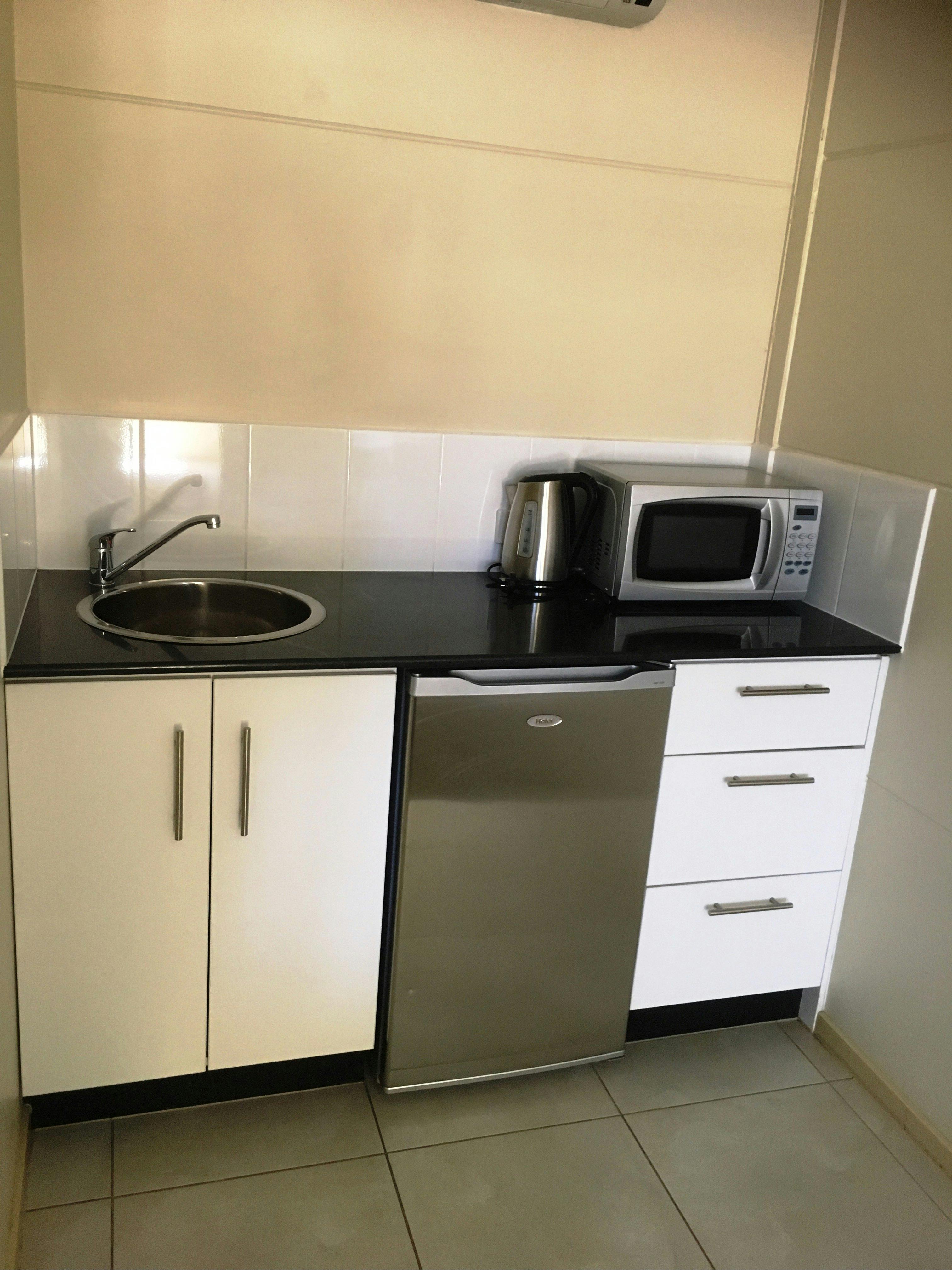 Balranald Club Motel Kitchenette