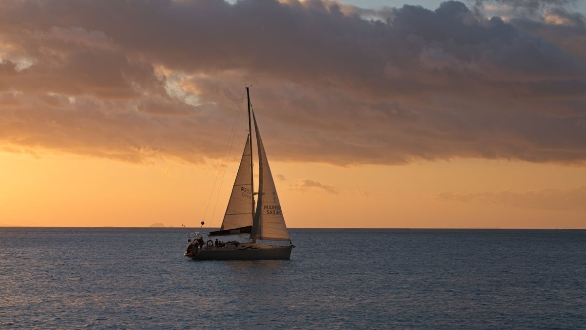 Mainstay Sailing - Sunset in the Whitsundays