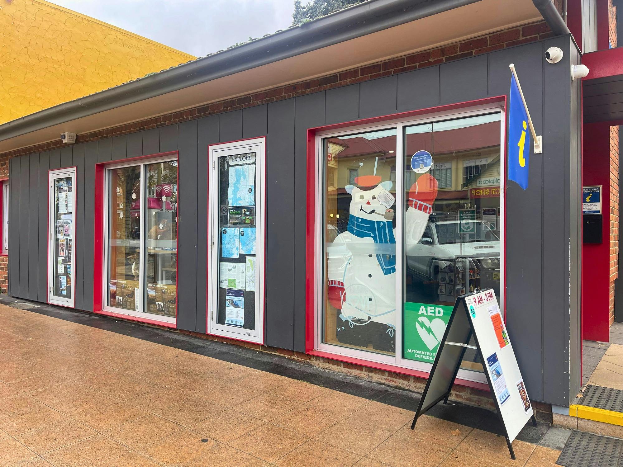 Außenansicht des Besucherzentrums von Cooma