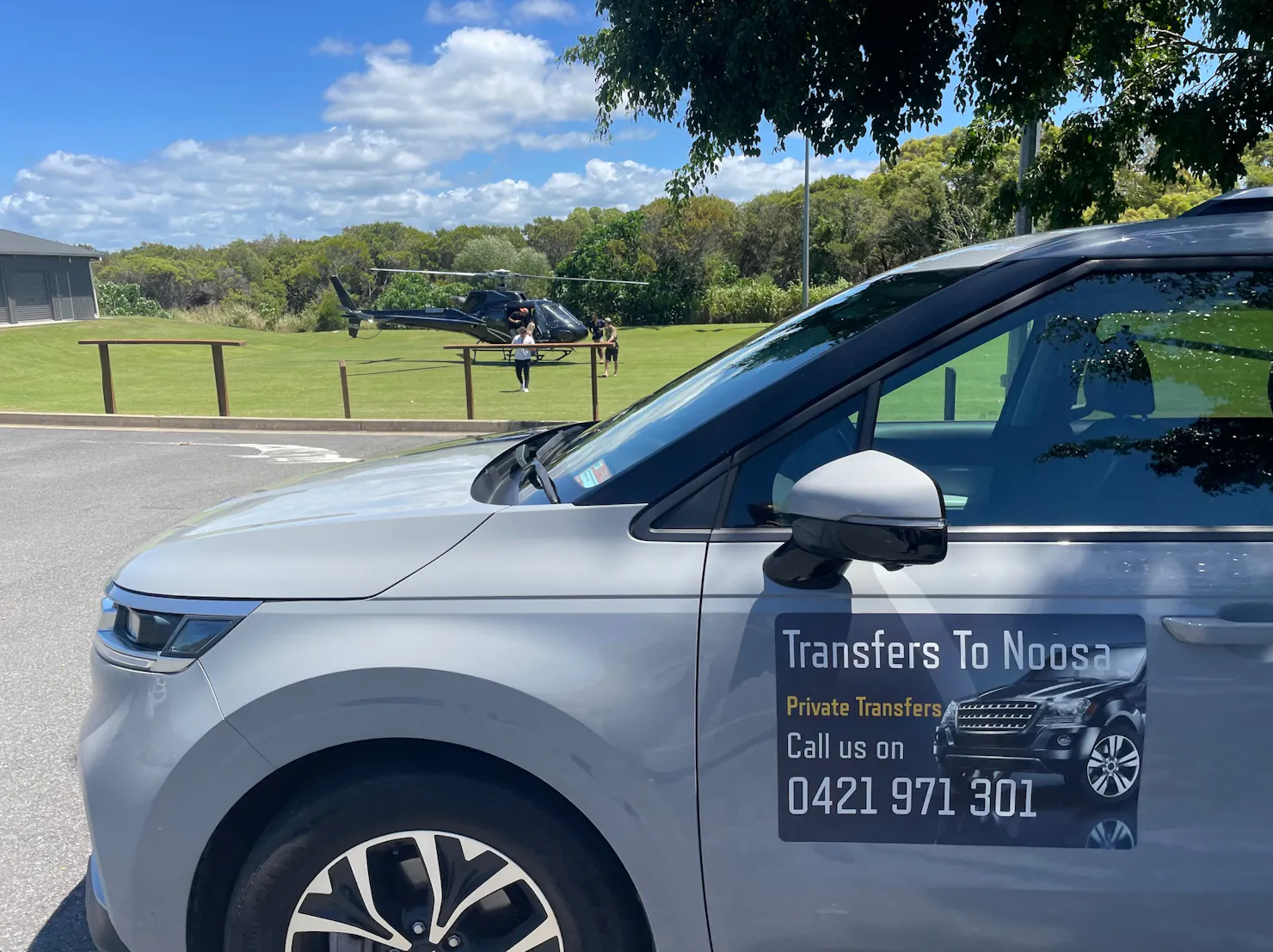 Transfers to Noosa vehicle meeting passengers arriving by helicopter at Noosa