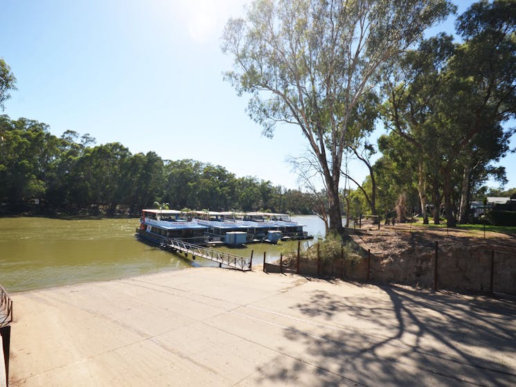 Houseboats on Murray River at Merool Holiday Park