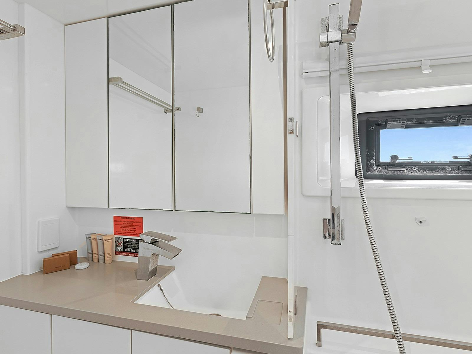 Leopard 45 - Ensuite